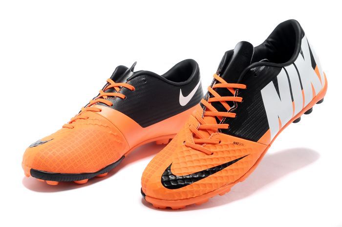 NIKE BOMBA FINALE II Nike Bomba Finale II Fives Soccer Cleats